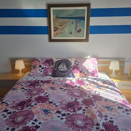 Apartmani Elena Malinska Eksteriør bilde