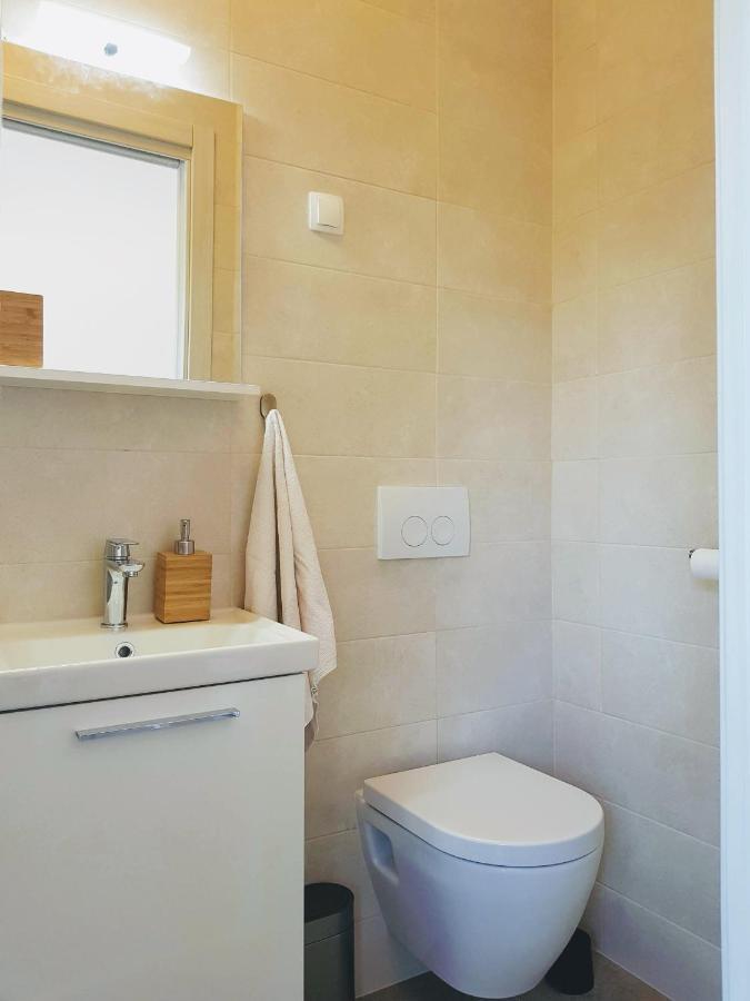 Apartmani Elena Malinska Eksteriør bilde