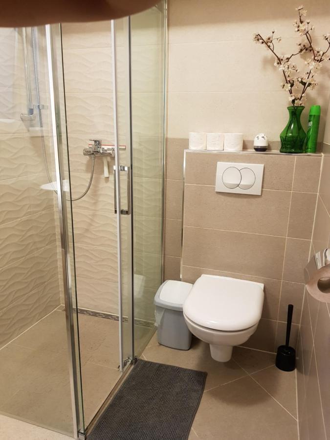 Apartmani Elena Malinska Eksteriør bilde