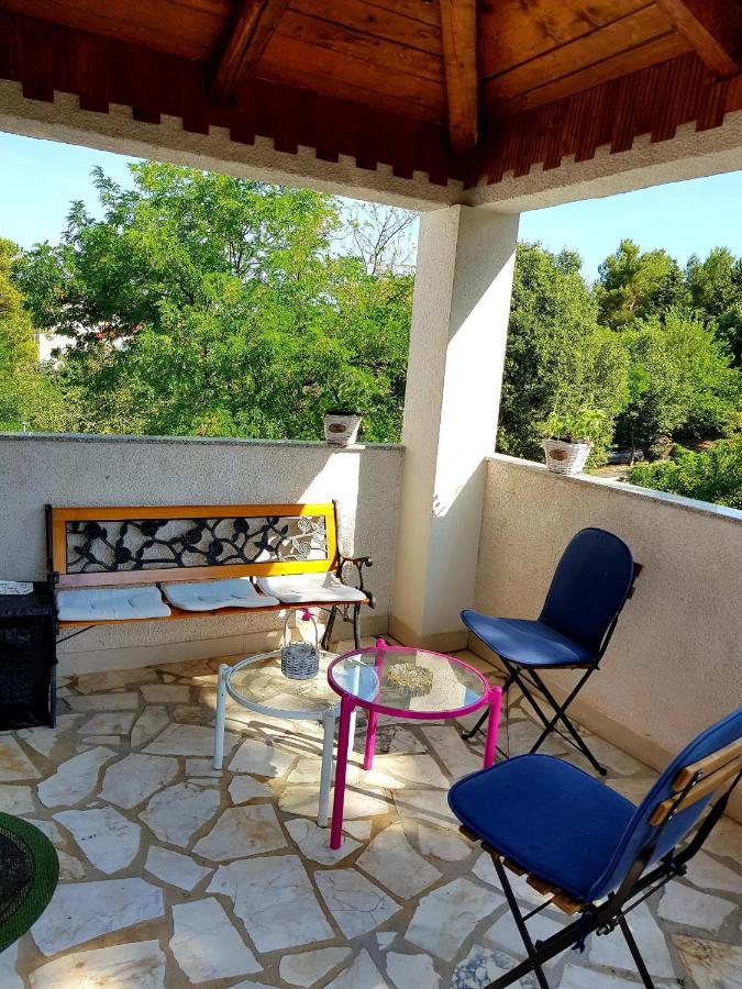 Apartmani Elena Malinska Eksteriør bilde