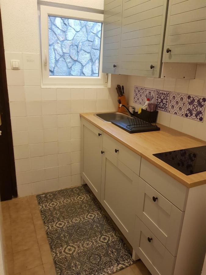 Apartmani Elena Malinska Eksteriør bilde