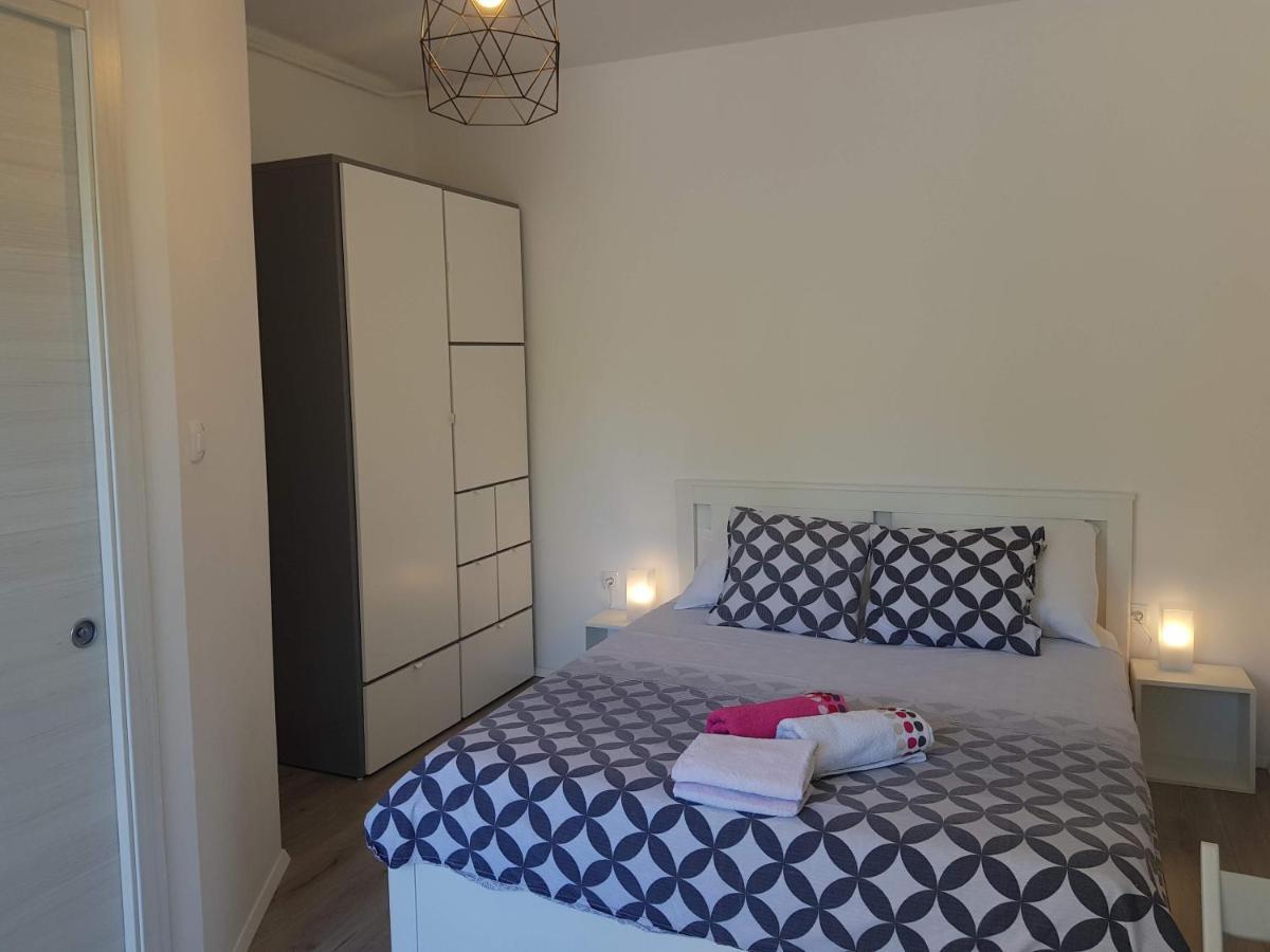 Apartmani Elena Malinska Eksteriør bilde