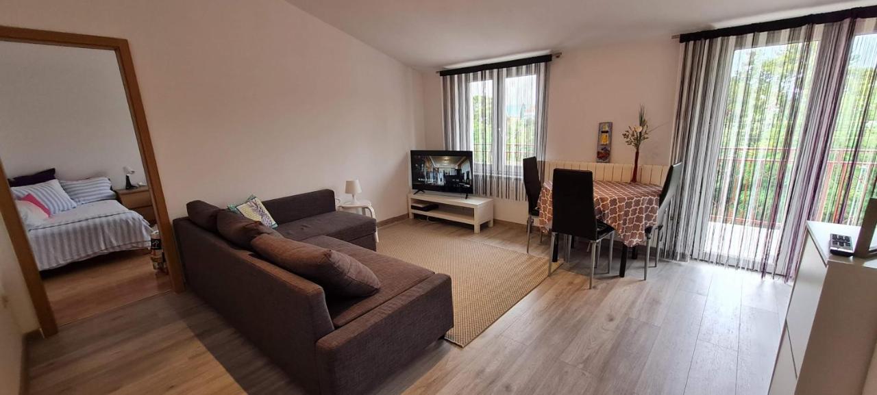 Apartmani Elena Malinska Eksteriør bilde
