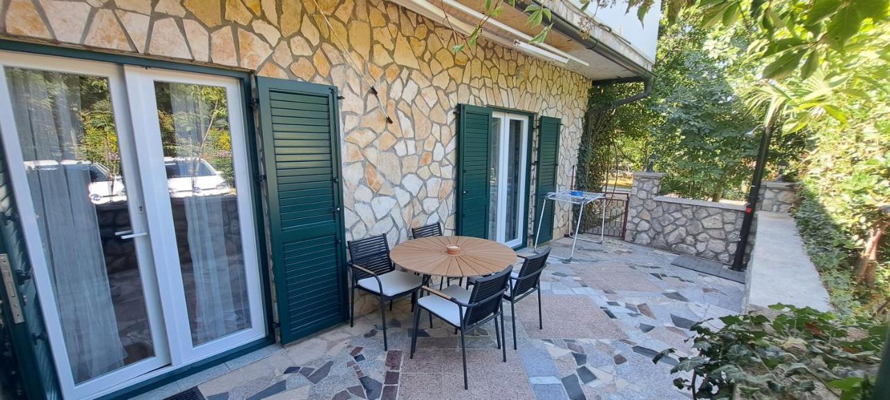 Apartmani Elena Malinska Eksteriør bilde